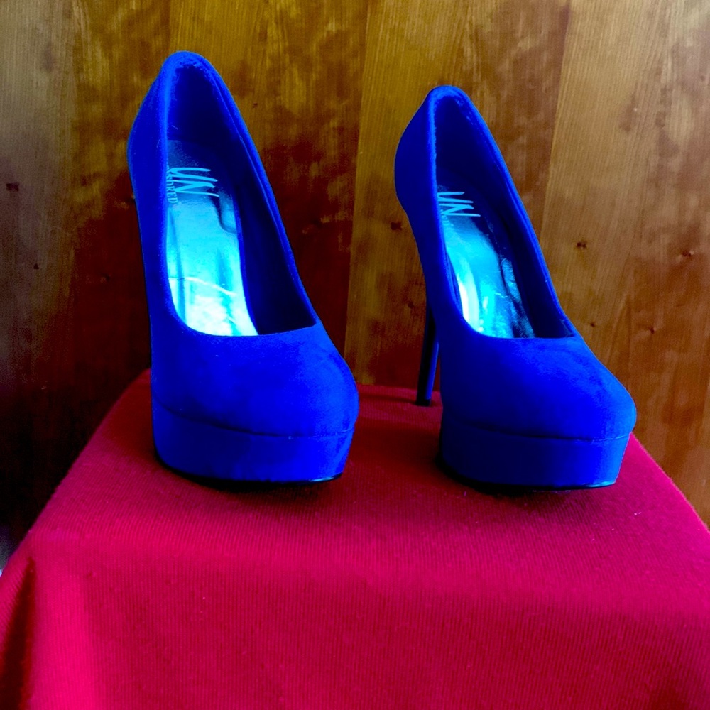 Royal blue in excellent condition only one once